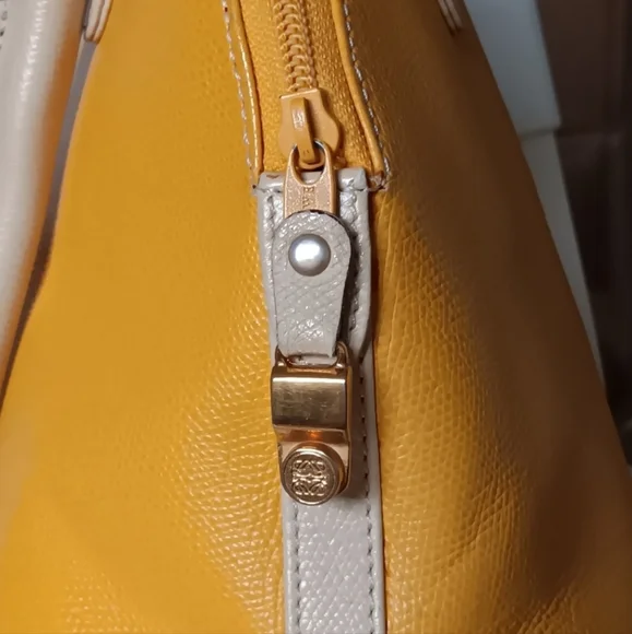 LOEWE ✨️EUC Amazona Dome Satchel – Grained Leather in Mustard & Taupe - Picture 8 of 11